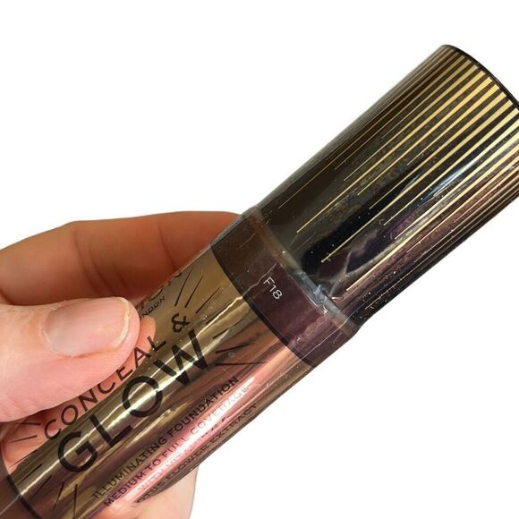 Makeup Revolution Conceal & glow Foundation F18 - Picture 3 of 5